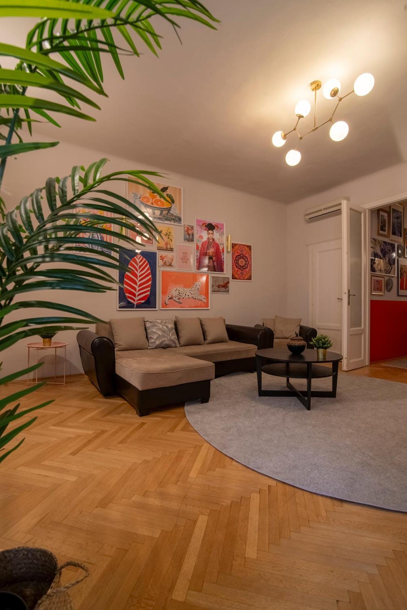 Be A Budapester Exteriér fotografie